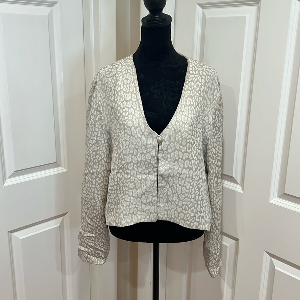 ILDI MARSHALL, women’s, size 14, lightly lined blazer. One front button.